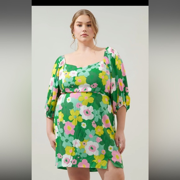 New Floral mini Dress by SugarLips Curve Size 3X 🌸🌹🌺 K  SOLD OUT - Picture 1 of 9